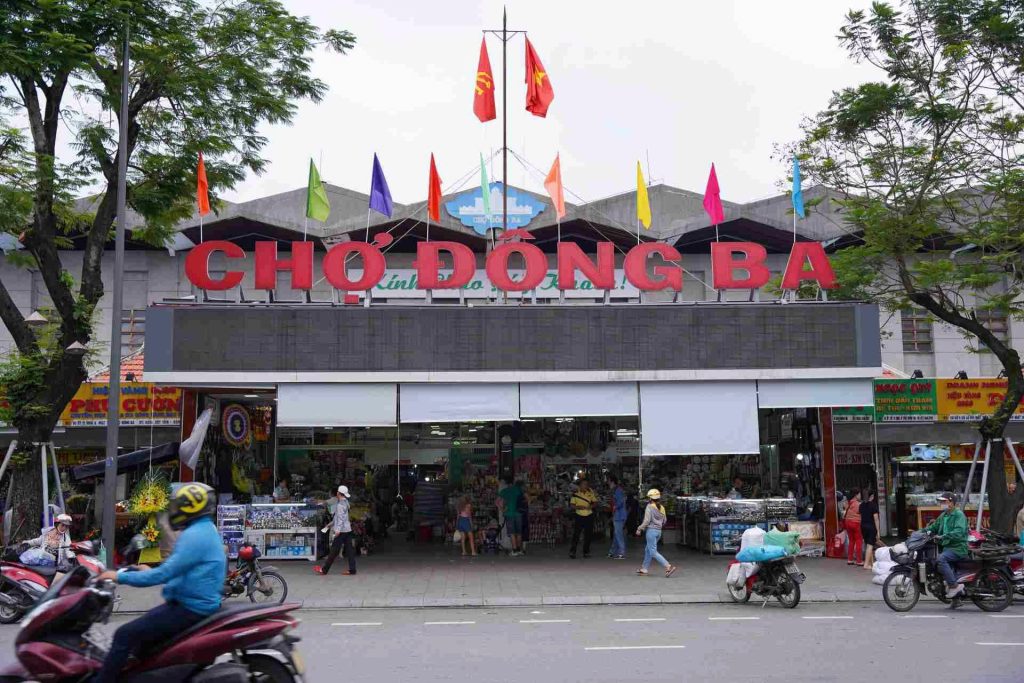 Vietnam War History Guide in Hue: Historic Battlefields cho dong ba