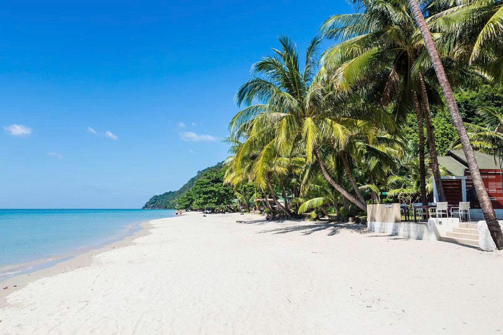 Top 10 Beaches in Thailand for Your Perfect Getaway 9.oichang beach