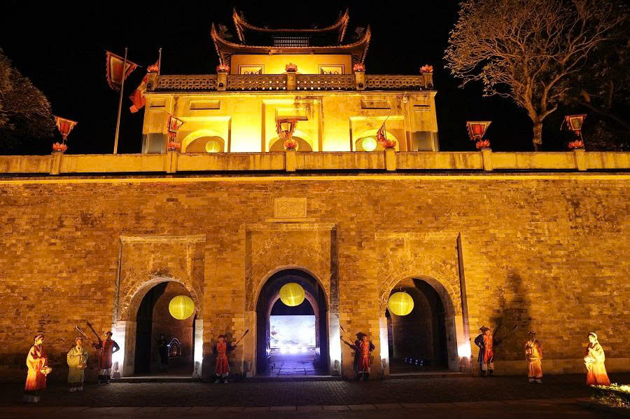 Thang Long Imperial Citadel Hanoi: 1000 Years of Vietnam History Hoang thanh thanh long 1
