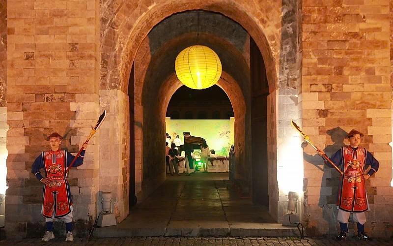 Thang Long Imperial Citadel Hanoi: 1000 Years of Vietnam History hoang thanh Thang Long tour