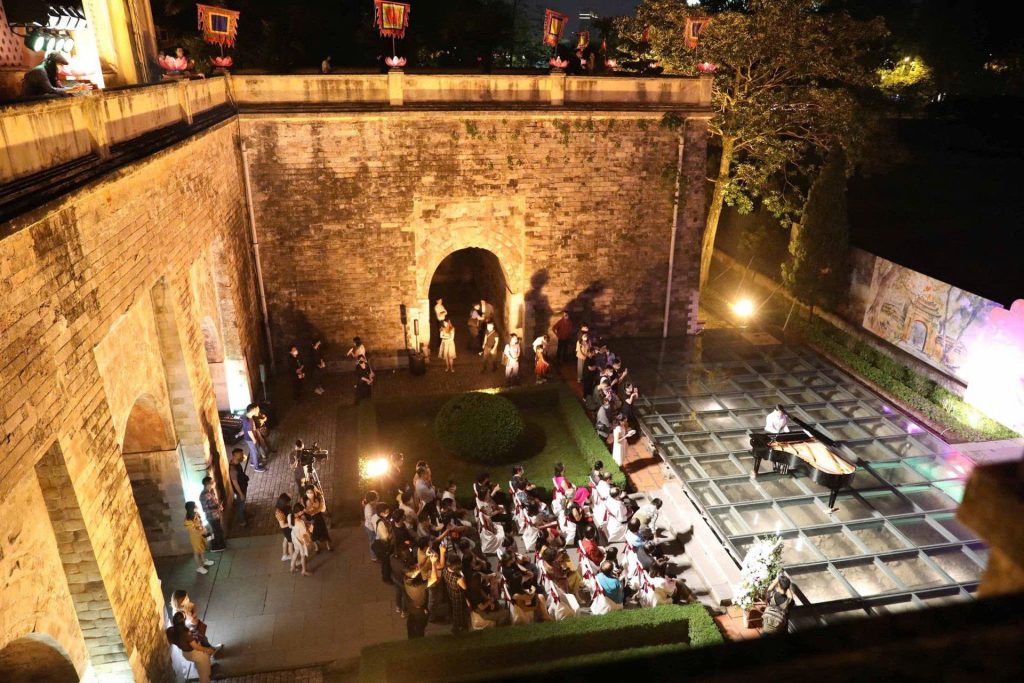 Thang Long Imperial Citadel Hanoi: 1000 Years of Vietnam History tour ve dem Hoang thanh thanh long