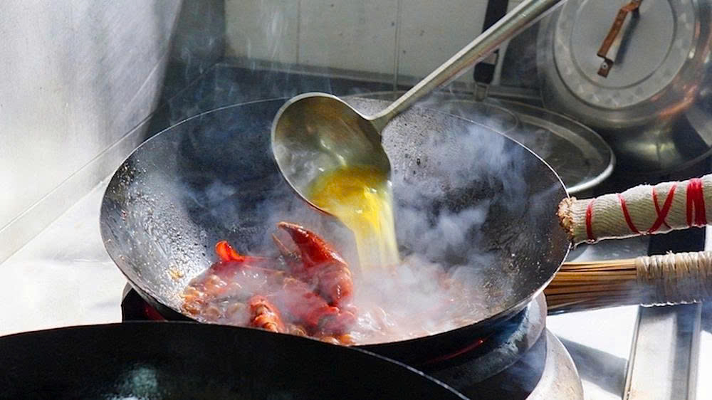 Chilli Crab prepared at Keng Eng Kee restaurant. Photo: Michelin Guide.