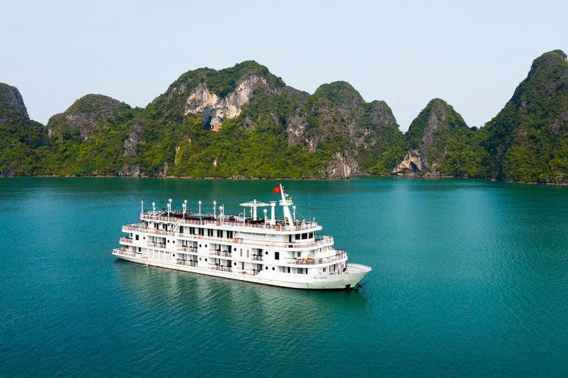 Halong Bay vs Lan Ha Bay: Your Best Cruise Pick Halong bay