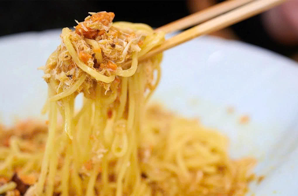 Hairy crab noodles. Photo: Smart Shanghai.