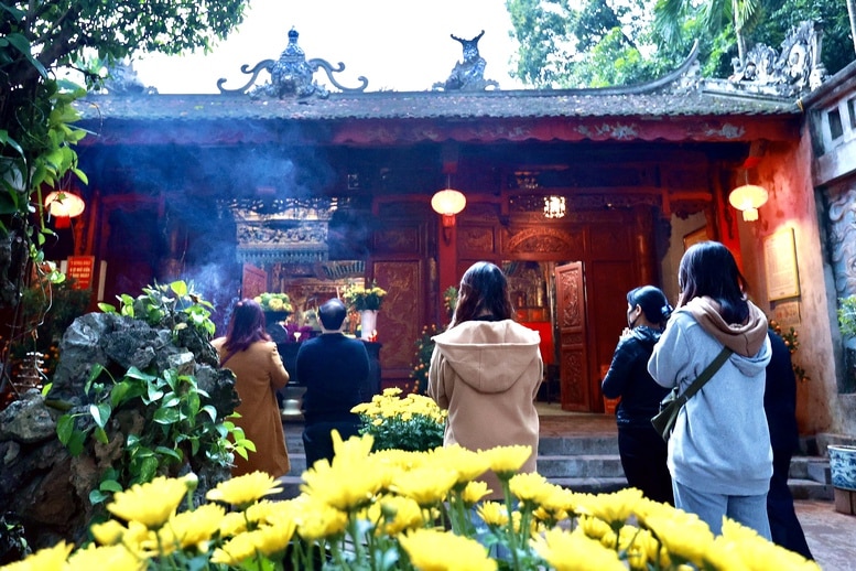 A Guide to Vietnamese New Year Pagoda Rituals 1