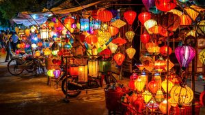 Best Night Markets in Vietnam: Street Food and Shopping Guide 3.2
