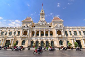 How to Cross the Street in Vietnam: From Tourist to Local hcmcc