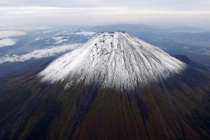 Mount Fuji’s First Snowfall Arrives Late, Sparking Climate Change Concerns 1 26