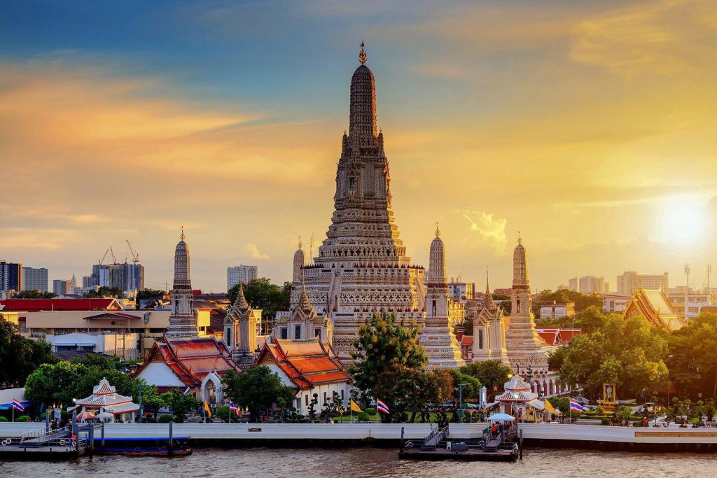 Thailand Itinerary 7 Days: Your Perfect One-Week Adventure Guide 1. wat arun