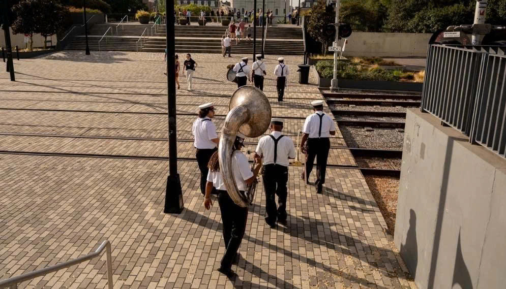 Where Funerals Are a 'Street Party' in America 3 11